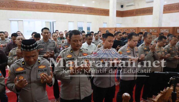 Salat Gaib di Polres Tulungagung: Doa Bersama untuk Affan Kurniawan dan Kedamaian Bangsa
