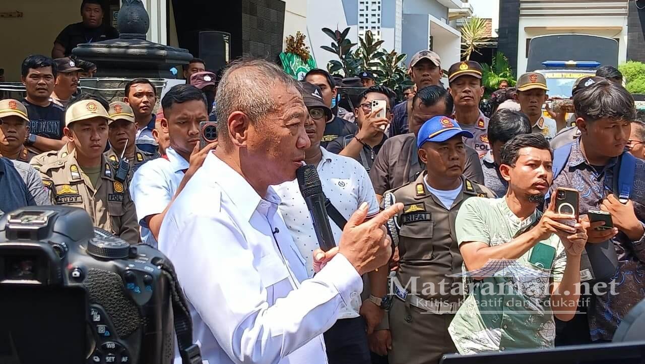 Bupati Gatut Yakinkan Pendemo Pejuang Gayatri: Tidak Ada Kepentingan Pribadi-Politik