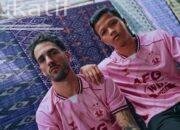 Ini Jersey Persik Motif Wastra, Khas Tenun Ikat Bandar Kota Kediri