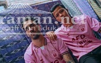 Ini Jersey Persik Motif Wastra, Khas Tenun Ikat Bandar Kota Kediri