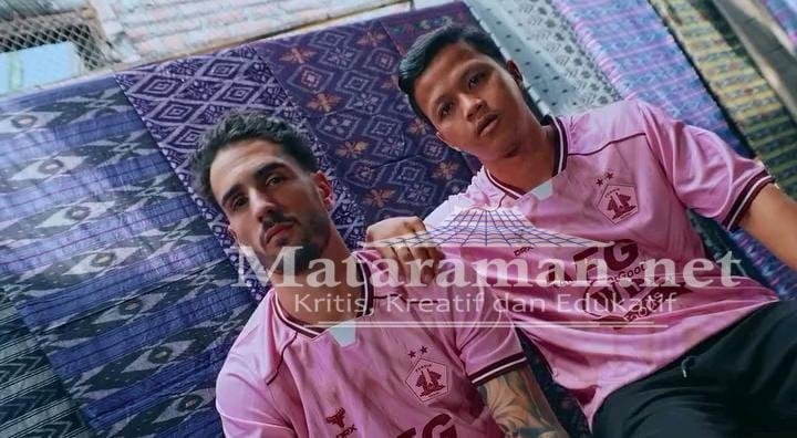 Ini Jersey Persik Motif Wastra, Khas Tenun Ikat Bandar Kota Kediri