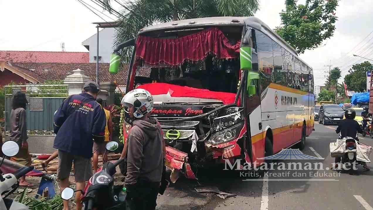 Bus Harapan Jaya Kehilangan Kendali, Dua Perempuan Meninggal Dunia dan Satu Pria Kritis di Tulungagung