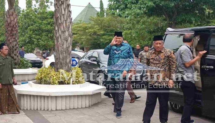 Chairul Tanjung Sowan ke Pondok Lirboyo Kediri 