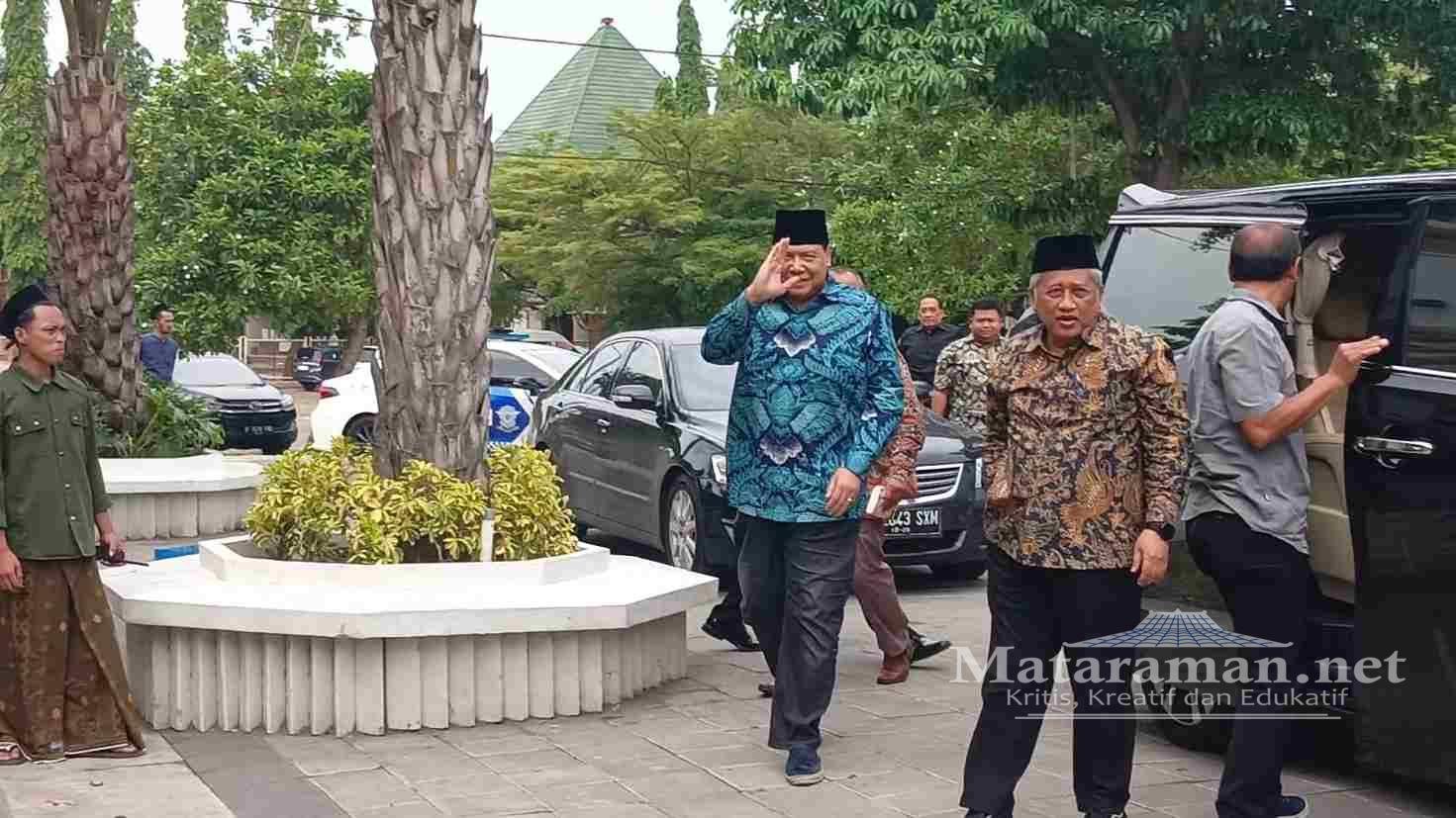 Chairul Tanjung Sowan ke Pondok Lirboyo Kediri 