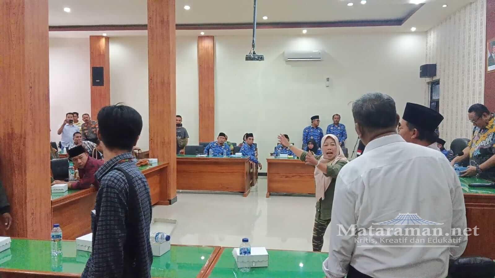 Nasabah Koperasi Madani Trenggalek Memanas Gegara Tak Ada Ketegasan, Polisi Dinginkan Suasana