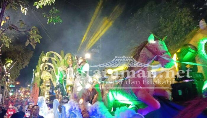 Memukau, Penampilan ‘Samudra Kasetya’ Kontingen GG di Dhoho Night Carnival Kota Kediri