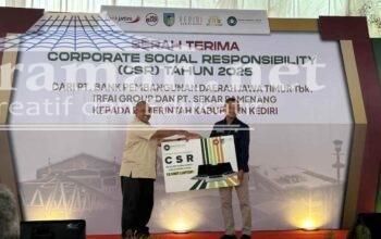 Siswa SMA Dharma Wanita Pare Kediri Terima Bantuan Laptop dari PT Sekar Pamenang