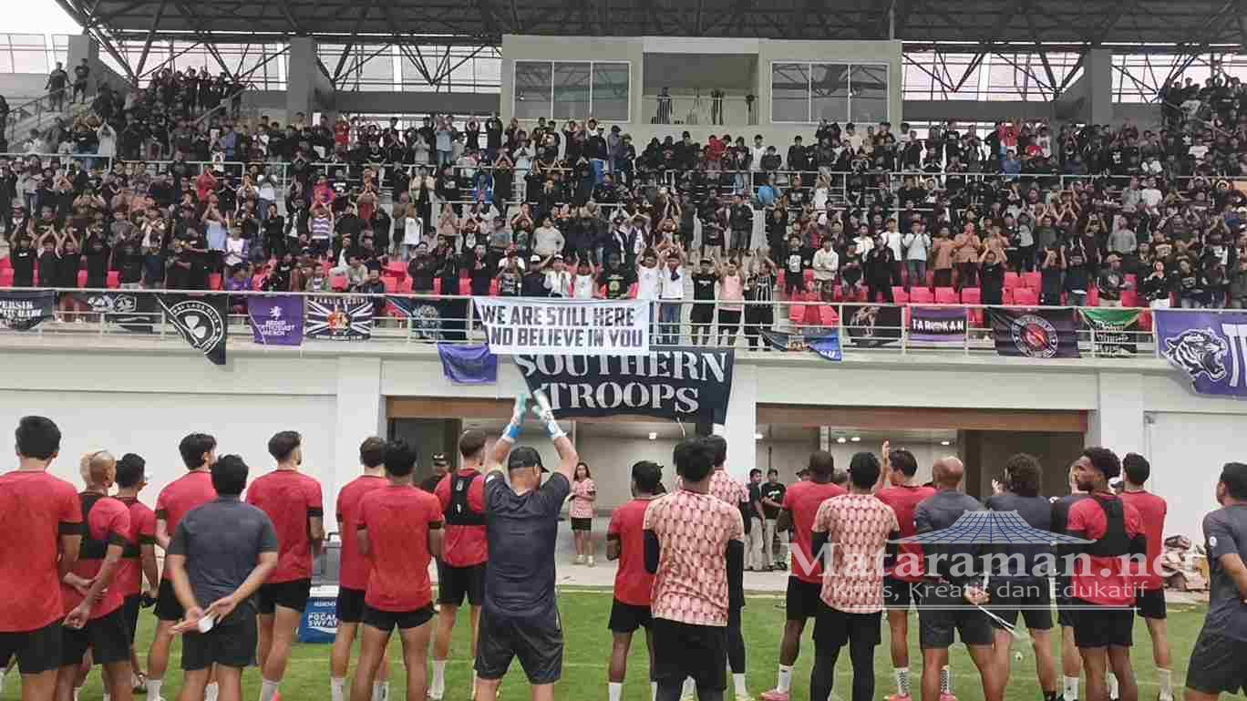 Persikmania Dukung Sesi Latihan Persik Kediri Jelang Lawan Arema FC