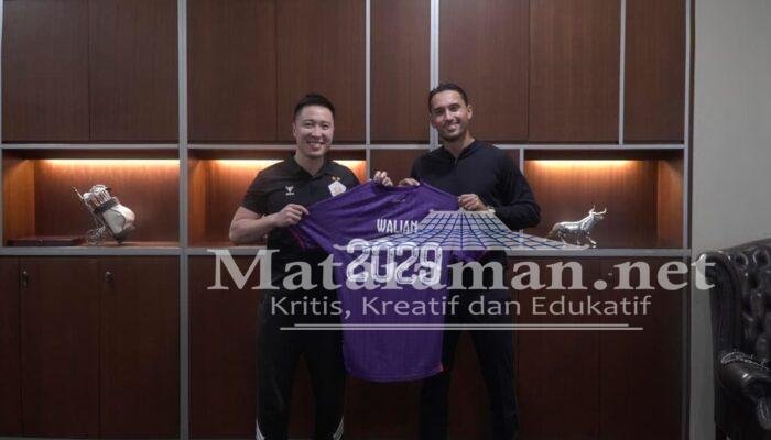 Persik Kediri Perpanjang Kontrak Ezra Walian hingga 2029