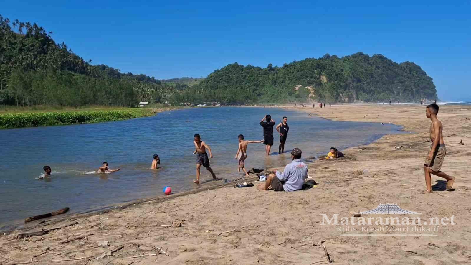 Ribuan Wisatawan Padati Pantai Dlodo Tulungagung, Meningkat 5 Kali Lipat