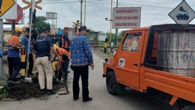 Tekan Kecelakaan di Tulungagung, PT KAI Daop 7 Lakukan Penyempitan Perlintasan Sebidang