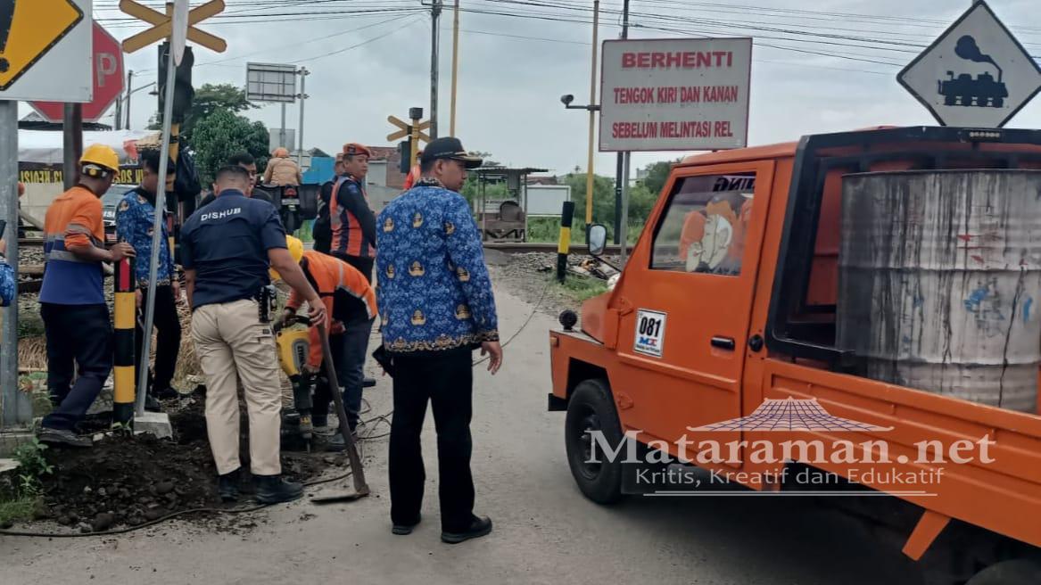 Tekan Kecelakaan di Tulungagung, PT KAI Daop 7 Lakukan Penyempitan Perlintasan Sebidang