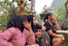 Ketakutan Dikepung Kawanan Kera, Tiga Pelajar SMK Dievakuasi dari Puncak Gunung Budeg
