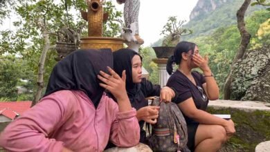 Ketakutan Dikepung Kawanan Kera, Tiga Pelajar SMK Dievakuasi dari Puncak Gunung Budeg