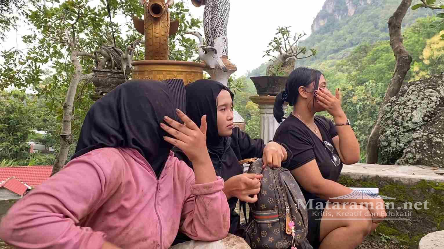 Ketakutan Dikepung Kawanan Kera, Tiga Pelajar SMK Dievakuasi dari Puncak Gunung Budeg