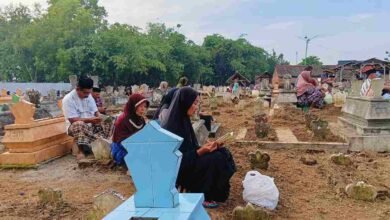 Jelang Ramadan, Ratusan Warga Karanganom Trenggalek Antusias Ikuti 'Nyekar Bareng'