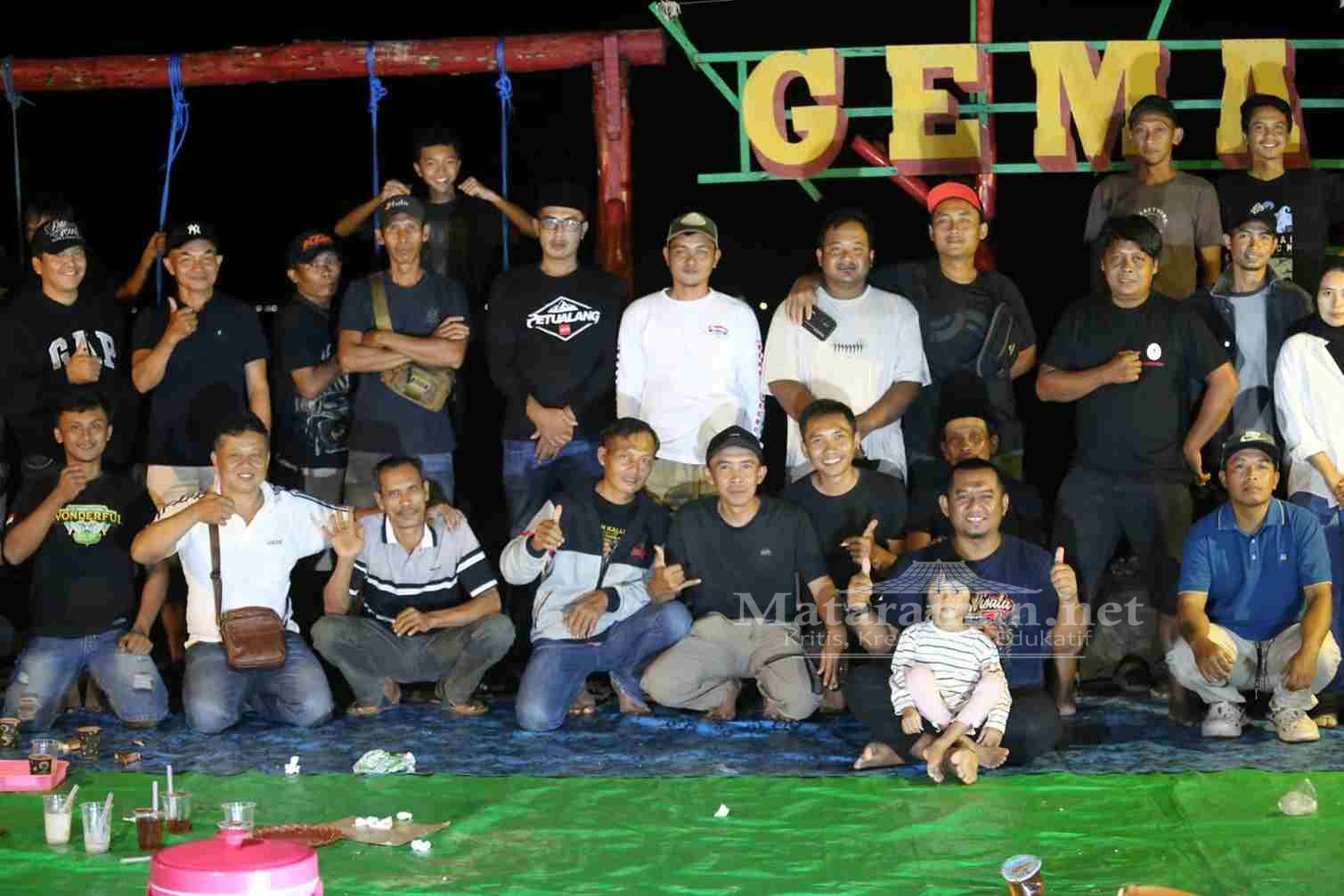 Eks Karang Taruna Tanggulturus Pererat Silaturahmi Lewat Buka Bersama di Pantai Gemah