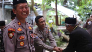 Polsek Bandung Tulungagung Pastikan Open House Ketua Pagar Nusa Gasmi Berlangsung Kondusif