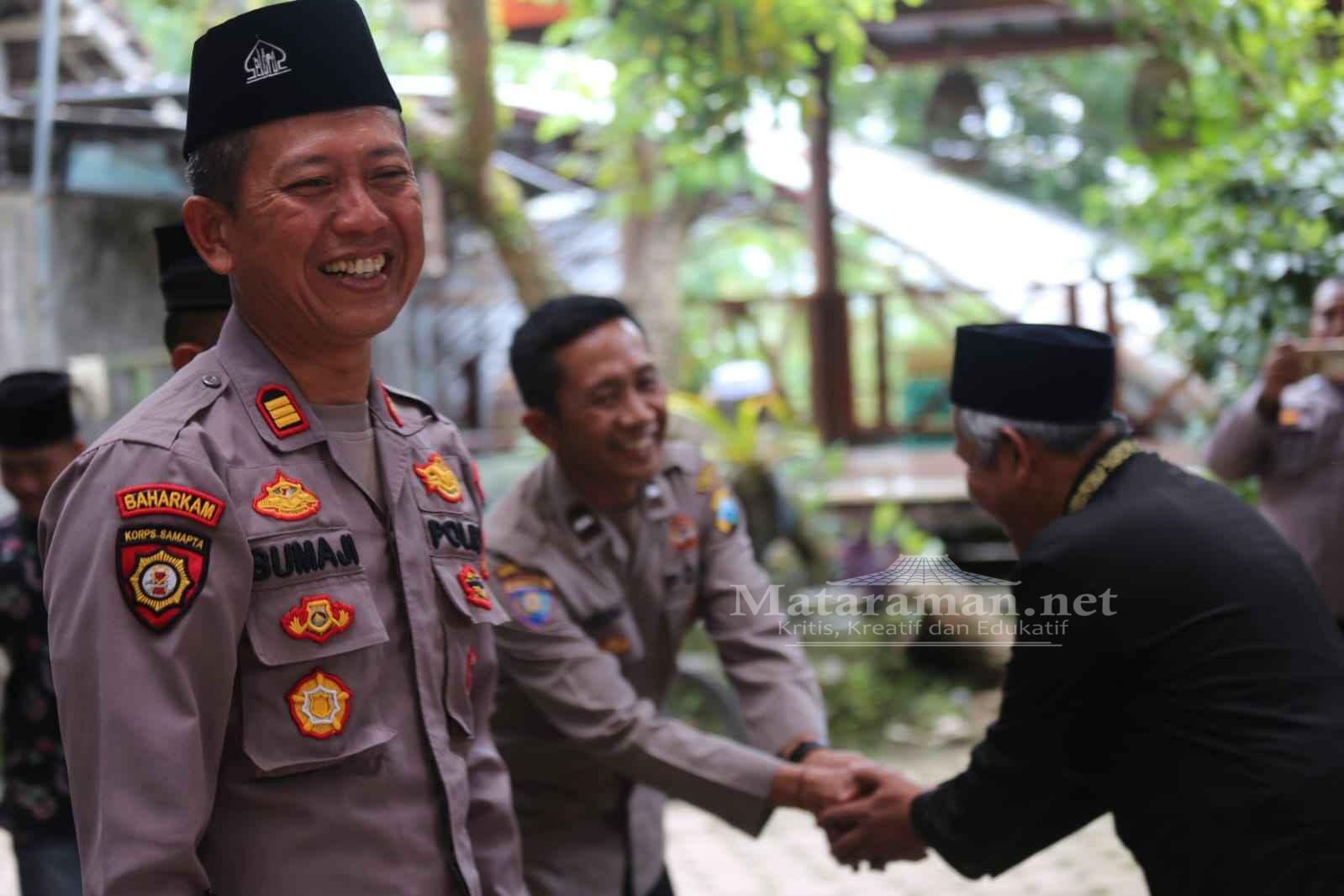 Polsek Bandung Tulungagung Pastikan Open House Ketua Pagar Nusa Gasmi Berlangsung Kondusif
