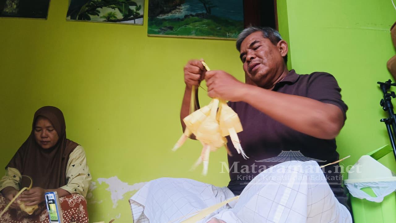 Tradisi Kupatan Durenan Trenggalek, Satu Rumah Bisa Siapkan 5 Kg Siap Masak Ketupat