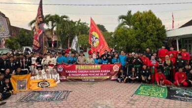 Perkuat Solidaritas, Paguyuban Pencak Silat-Karang Taruna Kendalbulur Tulungagung Bagikan 1.000 Paket Takjil