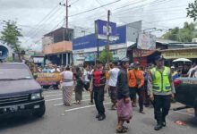 Polres Blitar Terjunkan Personel Gabungan Amankan Pawai Ogoh-Ogoh di Wlingi