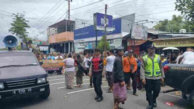 Polres Blitar Terjunkan Personel Gabungan Amankan Pawai Ogoh-Ogoh di Wlingi