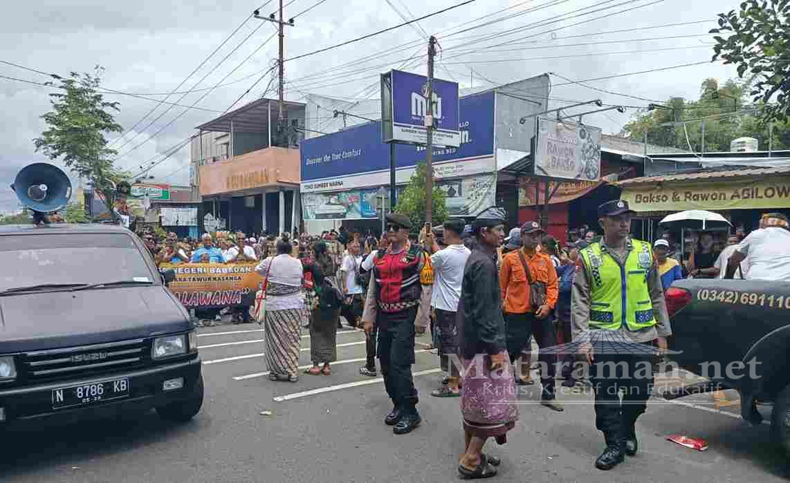 Polres Blitar Terjunkan Personel Gabungan Amankan Pawai Ogoh-Ogoh di Wlingi