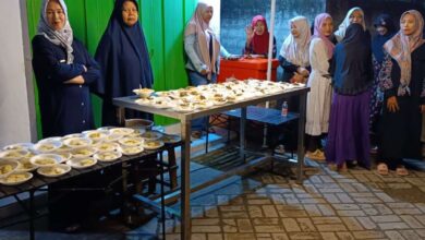 Suasana Kupatan Massal di Warga RW 01 Karangwaru. (istimewa) - Pererat Silaturahmi, Puluhan Warga RW 01 Karangwaru Tulungagung Gelar Tradisi Kupatan Masal