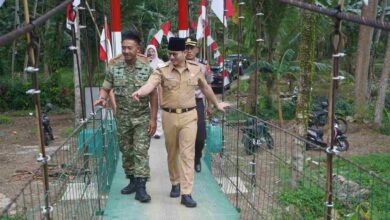 Mas Ipin Berterima Kasih ke Presiden-Panglima TNI Karena Dibangunkan Jembatan Gantung