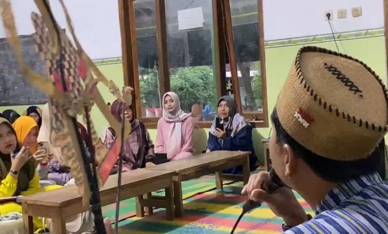 Kiai di Blitar Ini Gunakan Wayang Kulit sebagai Media Dakwah Ramadan