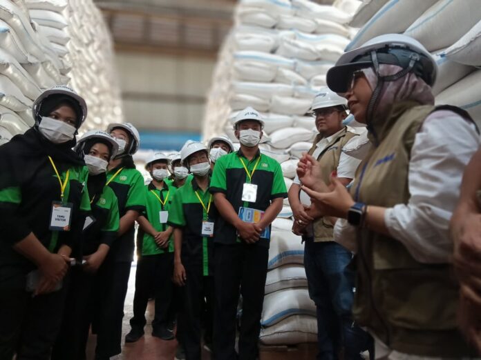 Swasembada Nyata, Puluhan Siswa Eduwisata di Gudang Bulog Tulungagung
