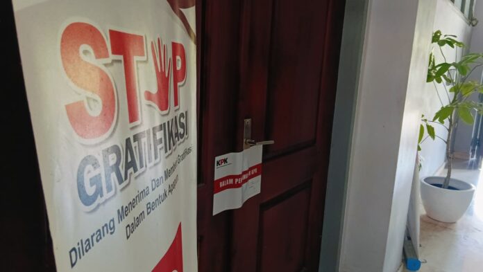 KPK Segel Sejumlah Ruangan di Pemkab Tulungagung Buntut OTT KPK Bupati Gatut