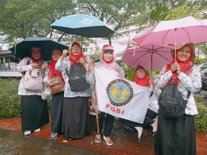 Ratusan Guru Tulungagung Bertolak ke DPR RI, Tuntut Kesetaraan Guru Swasta