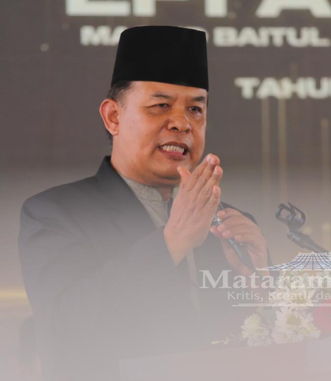 Direktur Pelaksana LPI Al Azhaar Bandung Tulungagung, Ustadz Rohmat Zaini. (And) - Direktur Berikan 'Lima Sangu' ke Ratusan Santri LPI Al Azhaar Bandung Tulungagung