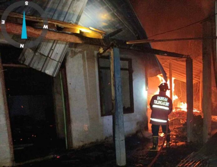 Kebakaran di Picisan Sendang Tulungagung, Bangunan Rumah dan 6 Kambing Hangus