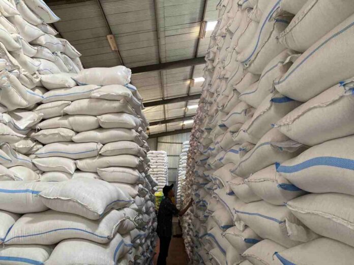 Stok Beras Melimpah, Gudang Bulog Tulungagung Over Kapasitas