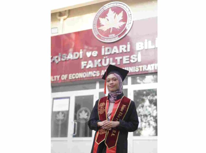 Alumni MTs Al Huda Tulungagung Raih Predikat Wisudawan Terbaik Kedua di Universitas Turki