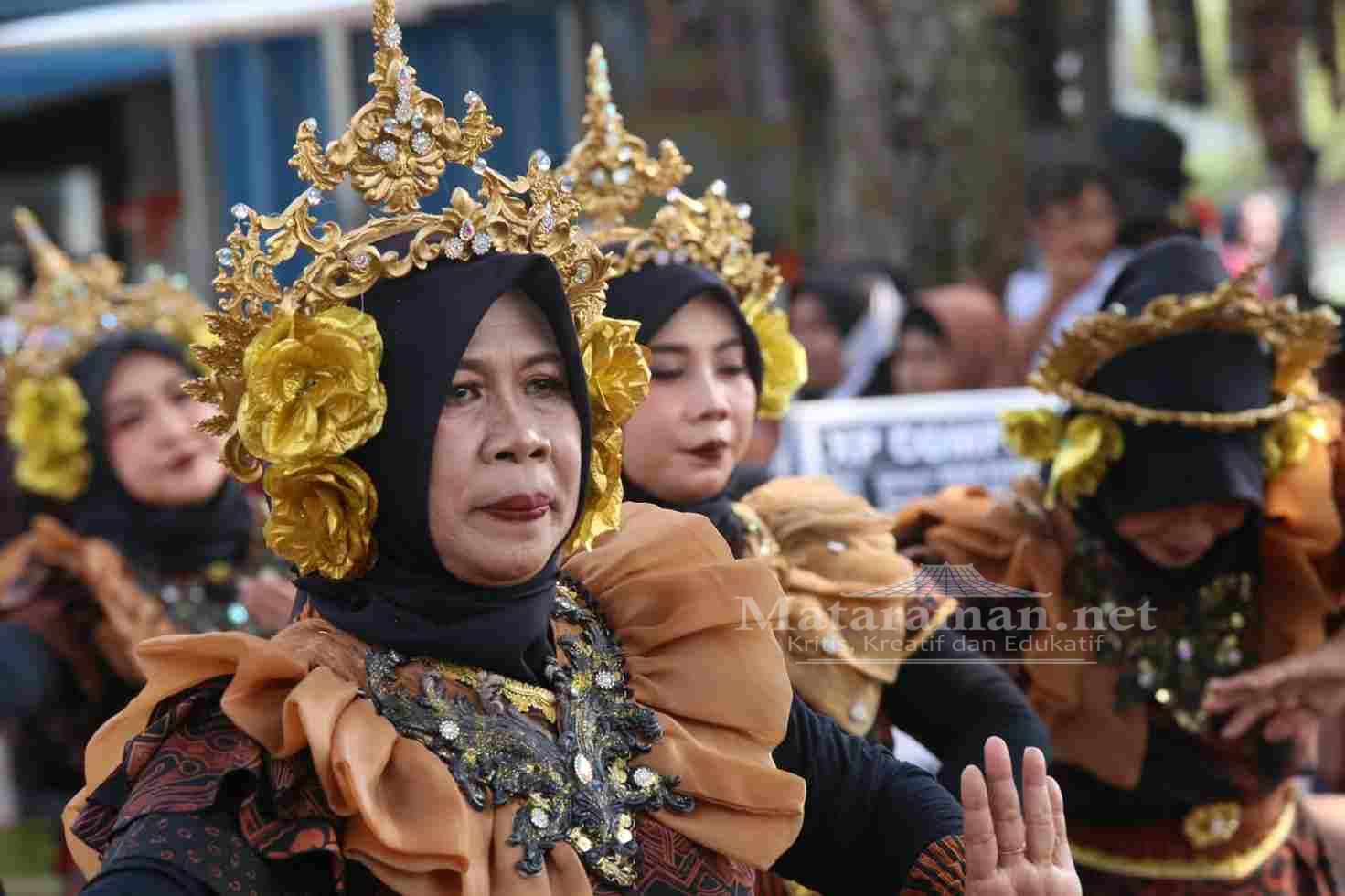 Wadah Kreatifitas Siswa, SMPN 1 Besuki Tulungagung Gelar Baris Kreasi Kemerdekaan