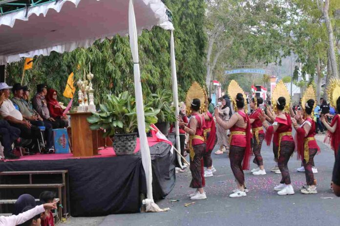 Wadah Kreatifitas Siswa, SMPN 1 Besuki Tulungagung Gelar Baris Kreasi Kemerdekaan