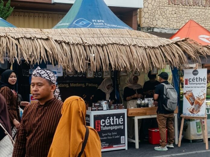 Gelar Bazar Tulungagung Bernostalgia, Tak Semua Pedagang Suguhkan Kuliner Jadul