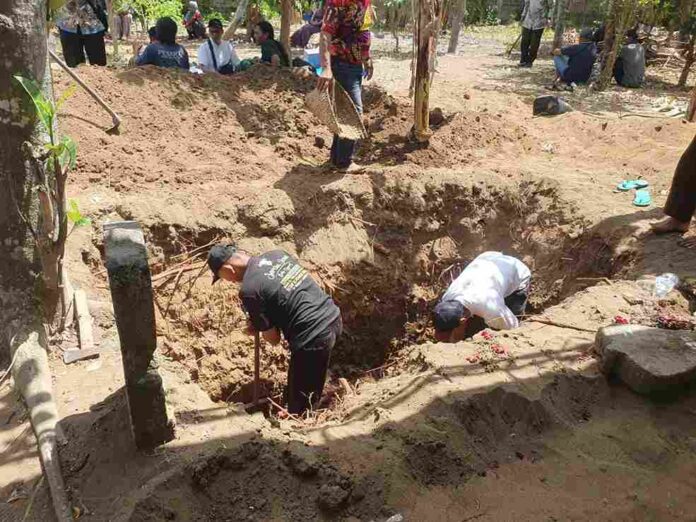 Warga Sembung Tulungagung Bongkar Makam Kuno, Diduga Berasal Dari Abad Ke-16