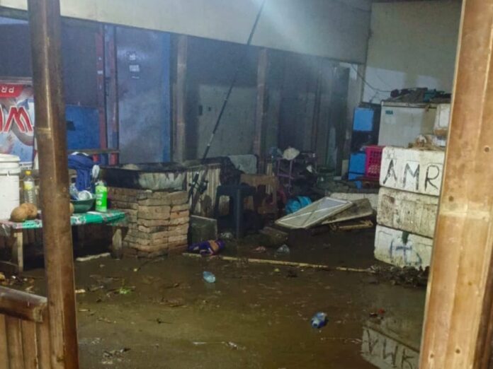 Air Laut Pasang, Pesisir Pantai Sidem Diterjang Banjir Rob