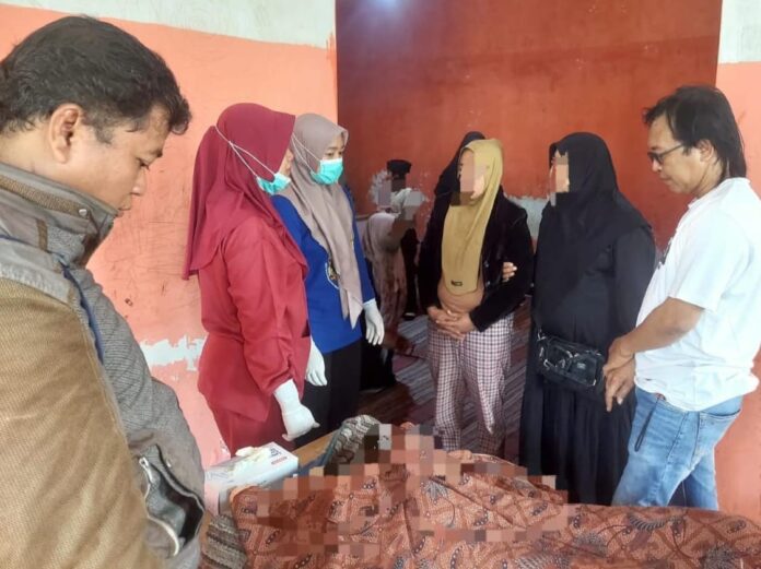 Pria di Tulungagung Ditemukan Meninggal Dunia di Warungnya, Diduga Sakit Jantung dan Sesak Nafas