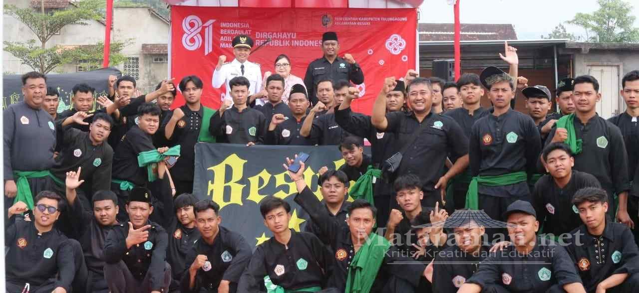 Pupuk Nasionalisme, Ribuan Warga Ikuti Upacara Pengibaran dan Penurunan Bendera Merah Putih di Kecamatan Besuki Tulungagung