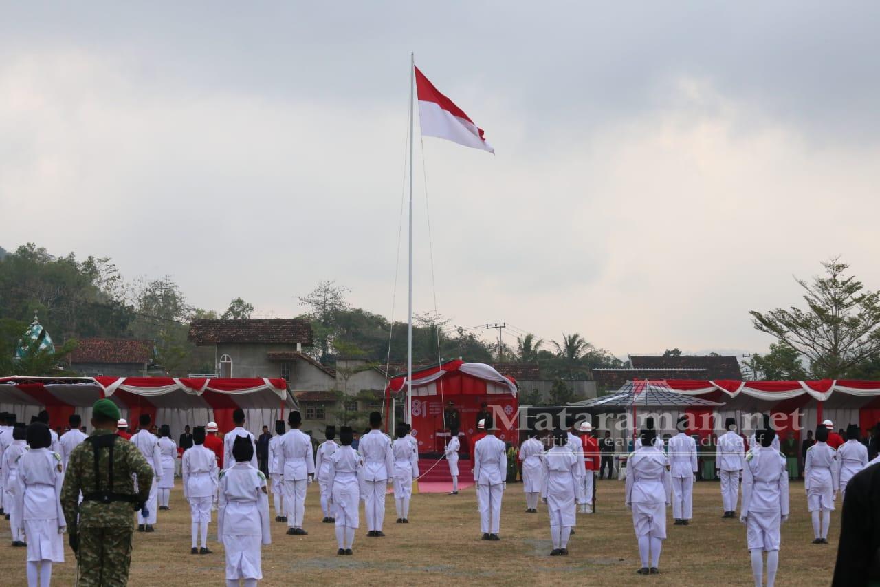 Pupuk Nasionalisme, Ribuan Warga Ikuti Upacara Pengibaran dan Penurunan Bendera Merah Putih di Kecamatan Besuki Tulungagung