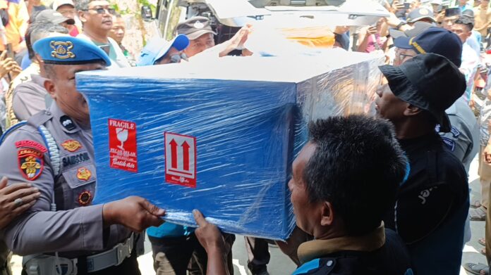 Kepulangan Disambut Histeris, Sopir Truk Asal Tulungagung Jadi Korban Insiden KMP Virgo 8