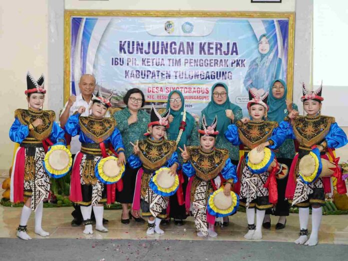 Kunker di Besuki, Plt Ketua TP PKK Tulungagung Tegaskan Penguatan Peran Kader Posyandu dan Turunkan Stunting