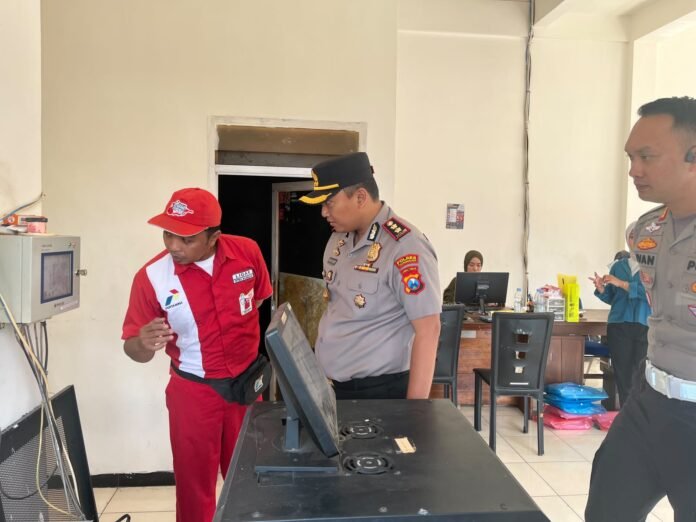 Pastikan Distribusi BBM Lancar, Polres Tulungagung Pantau SPBU