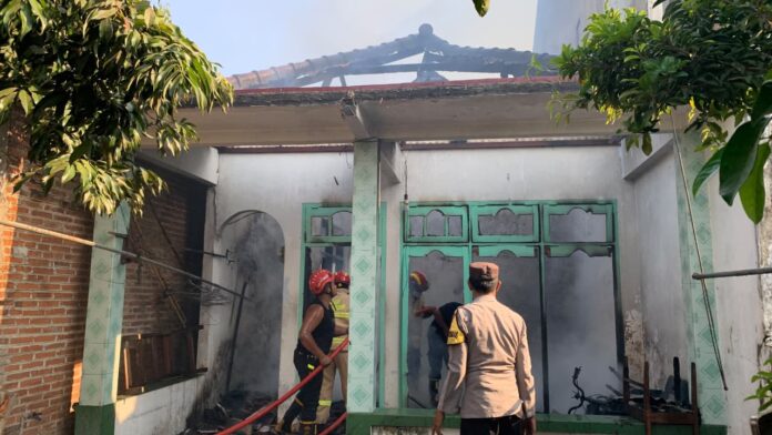 Rumah Warga di Tulungagung Ludes Terbakar, Kerugian Capai Rp100 Juta
